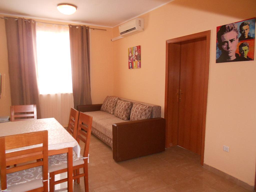 Apartments Burazer Шибеник Экстерьер фото